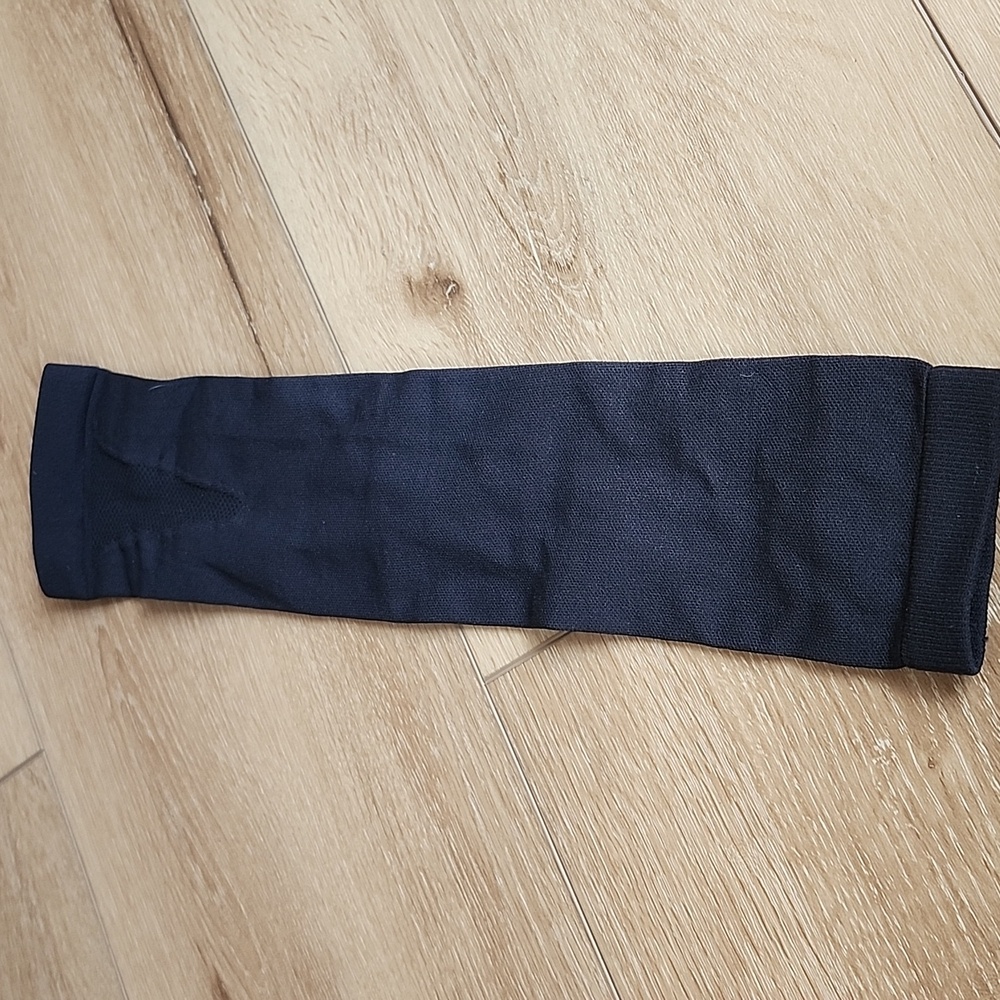 Adidas Black Arm Sleeve - Picture 4 of 5